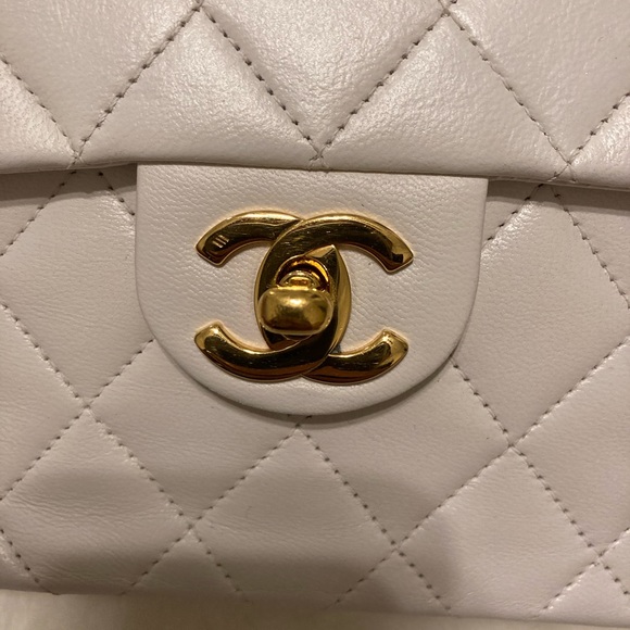 S O L D to a beautiful lady 🤩 Chanel White Mini - Picture 14 of 15